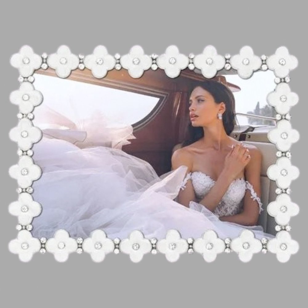 Olivia Riegel Stunning White Enamel Clover 5" x 7" Frame - Picture 3 of 7